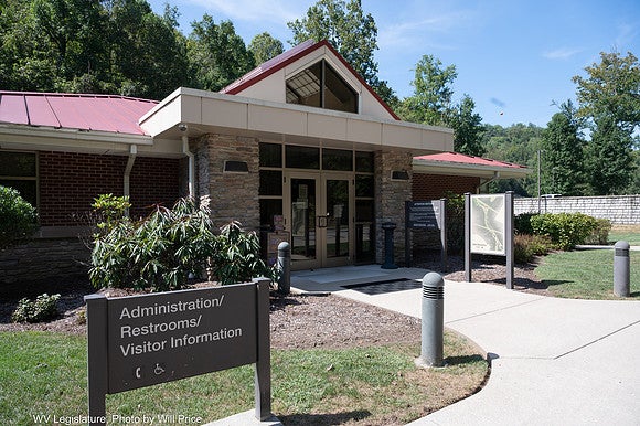 Exterior Photo of Donel C. Kinnard Memorial State Veteran Cemetery Administration Building with Signage to Building
